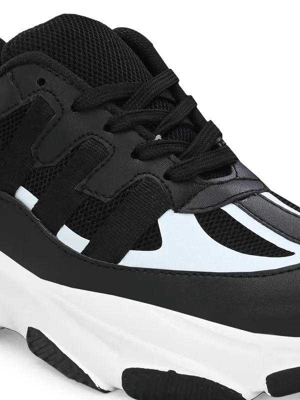 Women_Textured_Water_Repellent_Upper_Sneakers