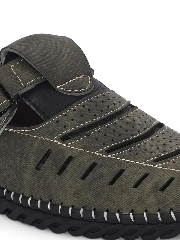 Men_Shoe-Style_Sandals