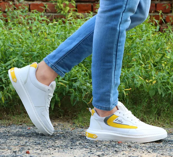 Men_Perforations_Lightweight_Comfort_Insole_Basics_Sneakers