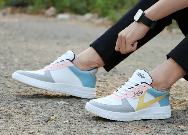 Men_White_Colourblocked_Sneakers