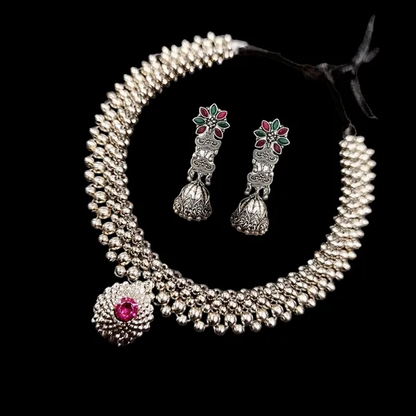 Beautiful_Oxidised_silver_Tone_Thushi_with_Earrings