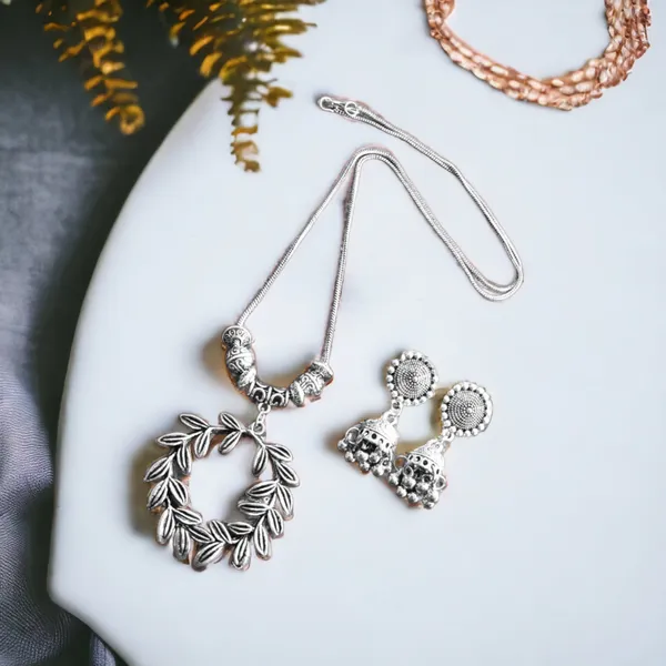 Oxidized_chain_with_pendant_and_matching_jhumka