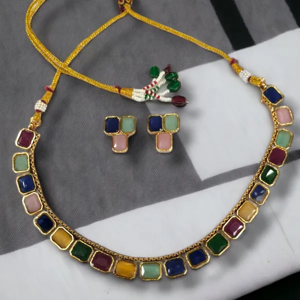 Multi_color_gold_plated_single_layer_Kundan_Necklace_with_Earrings