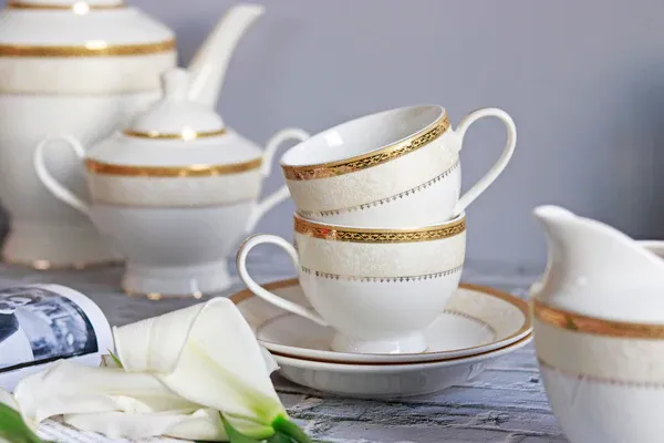 Crème_Gold_Cup_and_Saucer_Set_(6_Cups_and_6_Saucers)