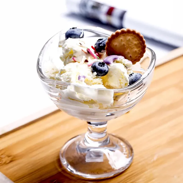 Glass_Dessert_Cups,_5.4oz_Footed_Dessert_Bowl,_Clear_Parfait_Fruit_Cup_for_Sundae_Ice_Cream_Cocktail_Salad_Condiment_Trifle_(4_Pack)