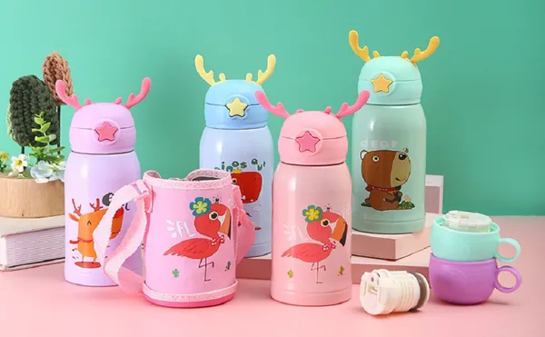 Stainless_Steel_Cartoon_Printed_-_Sipper_Water_Bottle_with_Cover_for_Children_500_ml_Assorted_Color_Deer_Horns_Cap-_Stainless_Steel_Flask_Bottle_with_Straw_500_ml_Bottle