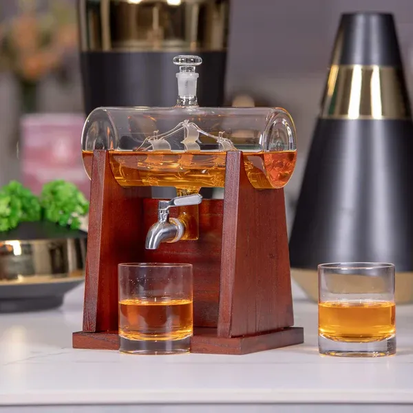 Carafe_Ship_Suite_With_2_Whiskey_Glasses_And_Wooden_Stand_-_1200ml