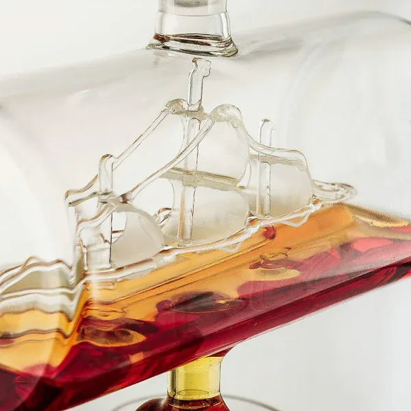 Carafe_Ship_Suite_With_2_Whiskey_Glasses_And_Wooden_Stand_-_1200ml
