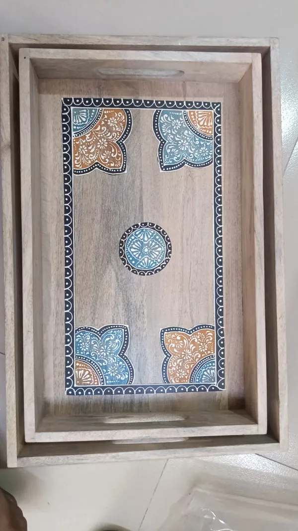 WOODEN_TRAY_WITH_HAND_PRINT_SET_OF_2