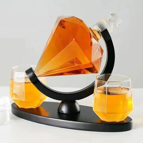 Diamond_Whiskey_Decanter_Set_With_2_Glasses_And_Wood_Stand_-_1000ml