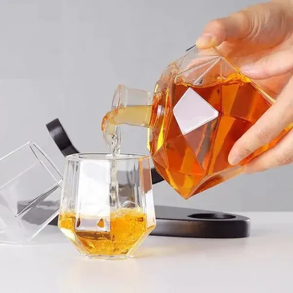 Diamond_Decanter_Set_With_Oak_Stand_-_Perfect_Whiskey_Lover_Gift_For_Home_Bar_-_850ml