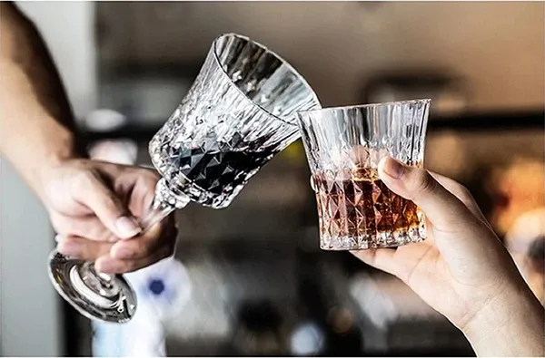 Diamond_Cut_Tumbler_Whisky_Glasses_-_280_ml