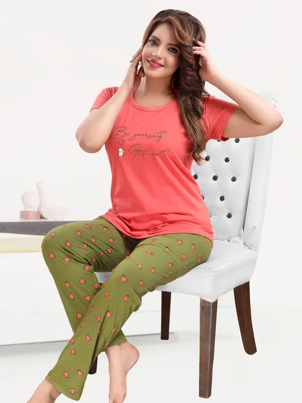 Pink_&_Green_Cotton_Blend_Graphic_Print_Top_&_Pyjama_Set_For_Women