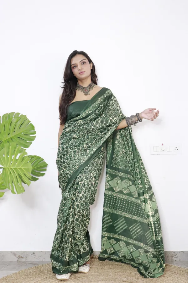 Green_hand_block_Print_Pure_mul_Cotton_Saree_With_Blouse_Piece_with_Unstiched_Blouse_Fabric
