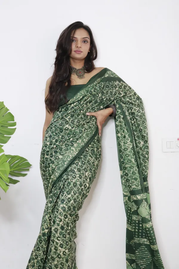 Green_hand_block_Print_Pure_mul_Cotton_Saree_With_Blouse_Piece_with_Unstiched_Blouse_Fabric