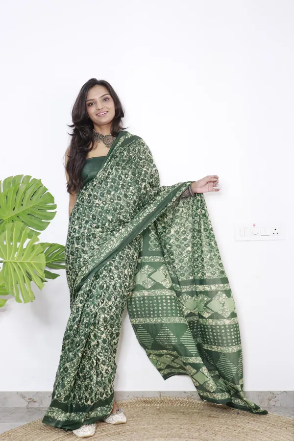 Green_hand_block_Print_Pure_mul_Cotton_Saree_With_Blouse_Piece_with_Unstiched_Blouse_Fabric