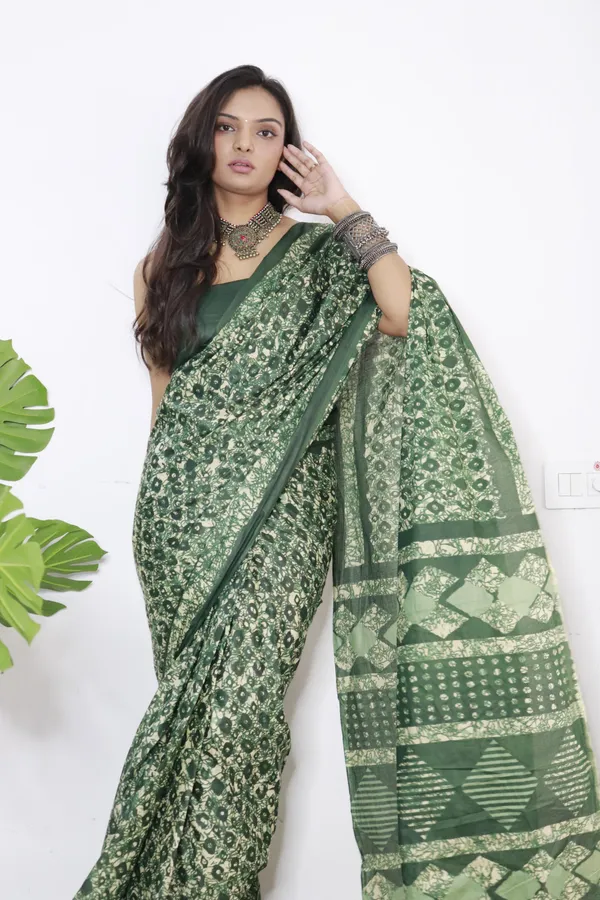 Green_hand_block_Print_Pure_mul_Cotton_Saree_With_Blouse_Piece_with_Unstiched_Blouse_Fabric