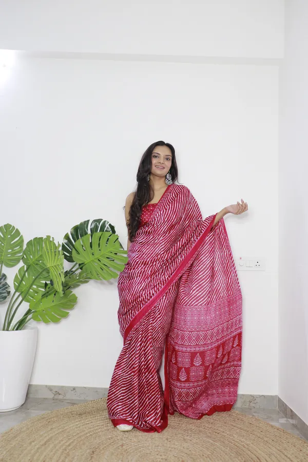 Red_Hand_Leriya_Print_Pure_mul_Cotton_Saree_With_Blouse_Piece_with_Unstiched_Blouse_Fabric
