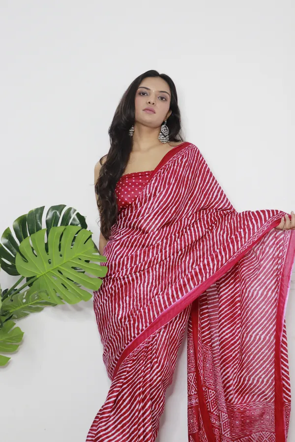 Red_Hand_Leriya_Print_Pure_mul_Cotton_Saree_With_Blouse_Piece_with_Unstiched_Blouse_Fabric