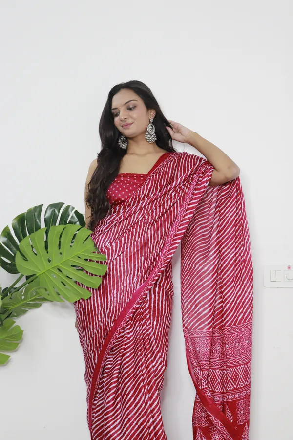 Red_Hand_Leriya_Print_Pure_mul_Cotton_Saree_With_Blouse_Piece_with_Unstiched_Blouse_Fabric