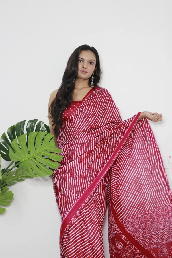 Red_Hand_Leriya_Print_Pure_mul_Cotton_Saree_With_Blouse_Piece_with_Unstiched_Blouse_Fabric