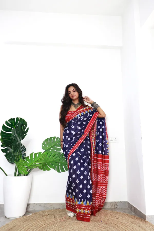 Blue_Ikkat_Print_Pure_mul_Cotton_Saree_With_Blouse_Piece_with_Unstiched_Blouse_Fabric