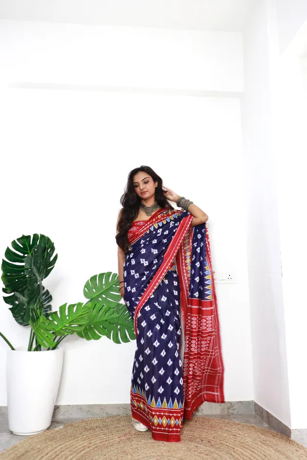 Blue_Ikkat_Print_Pure_mul_Cotton_Saree_With_Blouse_Piece_with_Unstiched_Blouse_Fabric