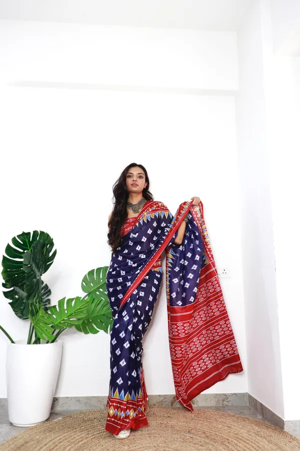 Blue_Ikkat_Print_Pure_mul_Cotton_Saree_With_Blouse_Piece_with_Unstiched_Blouse_Fabric