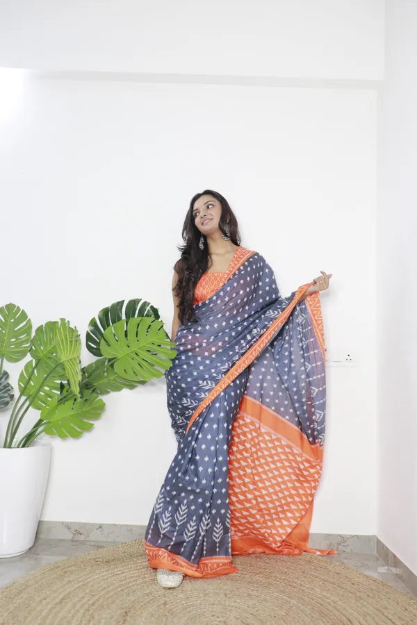 Grey_Ikkat_Print_Pure_mul_Cotton_Saree_With_Blouse_Piece_with_Unstiched_Blouse_Fabric