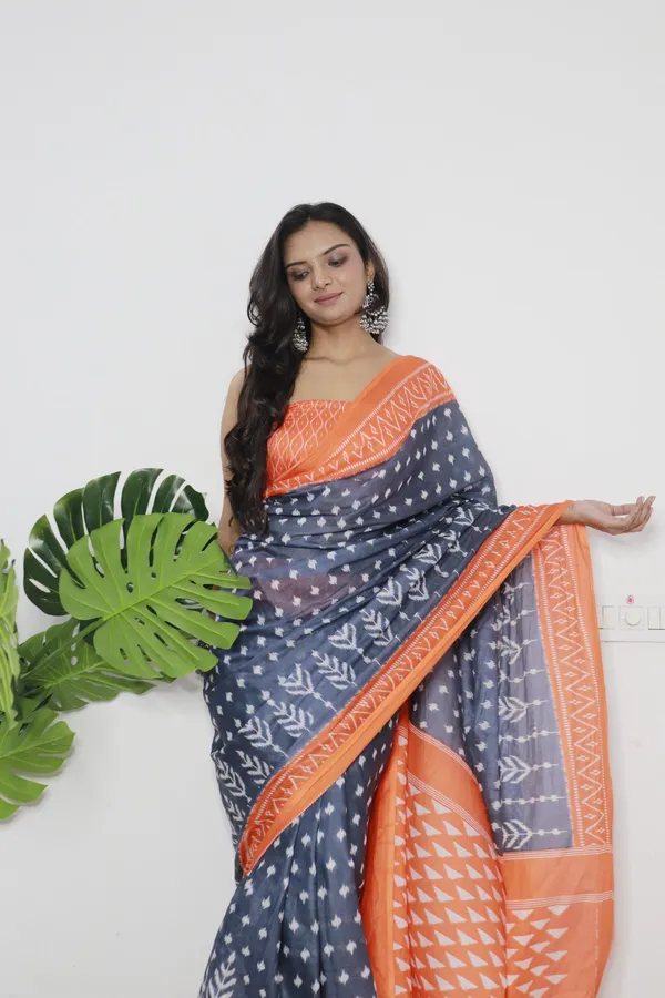 Grey_Ikkat_Print_Pure_mul_Cotton_Saree_With_Blouse_Piece_with_Unstiched_Blouse_Fabric