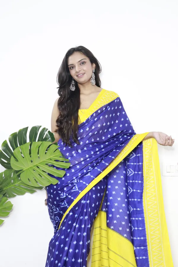 Blue_Yellow_Ikkat_Print_Pure_mul_Cotton_Saree_With_Blouse_Piece_with_Unstiched_Blouse_Fabric