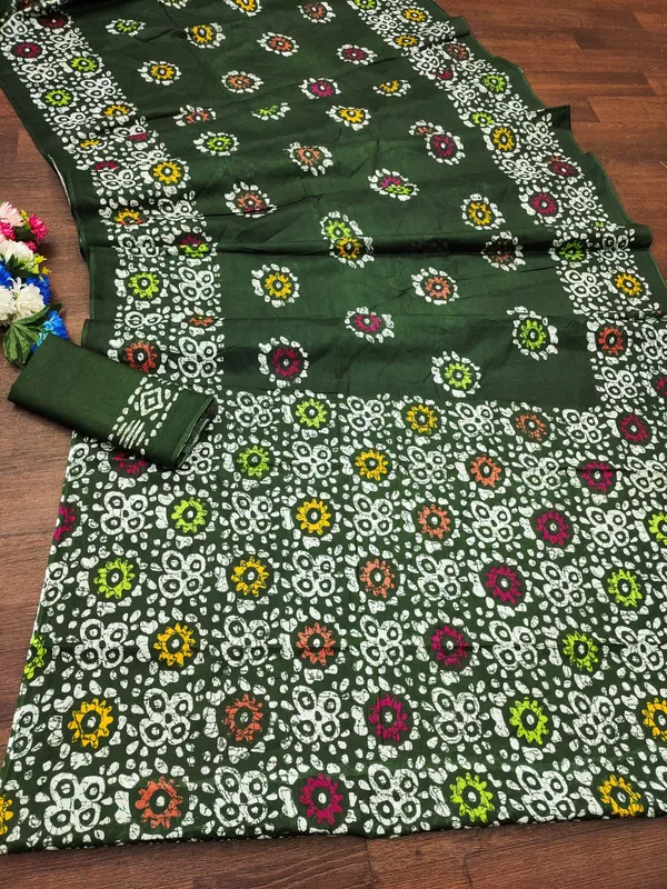 Green_Batik_Print_Pure_mul_Cotton_Saree_With_Blouse_Piece_with_Unstiched_Blouse_Fabric
