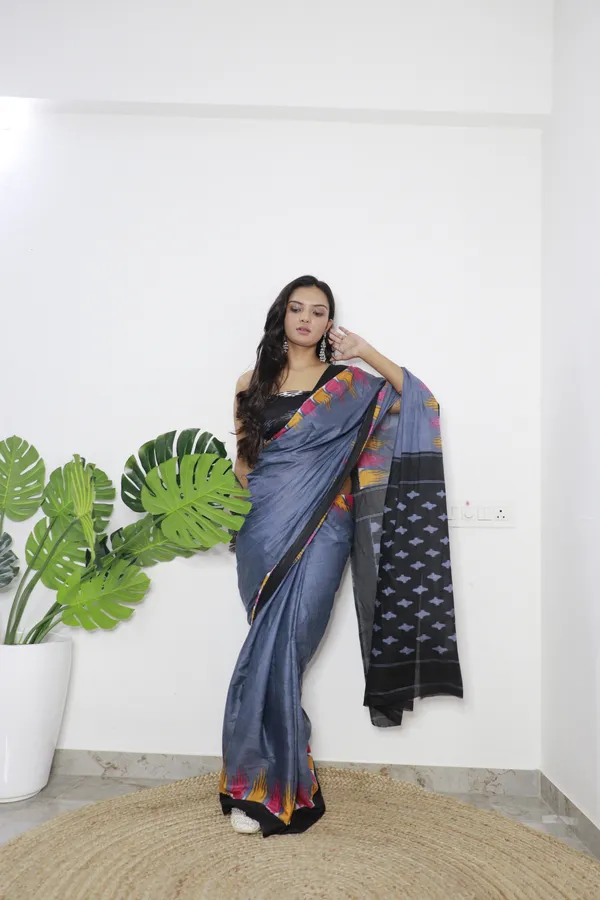 Grey_Ikkat_Print_Pure_mul_Cotton_Saree_With_Blouse_Piece_with_Unstiched_Blouse_Fabric