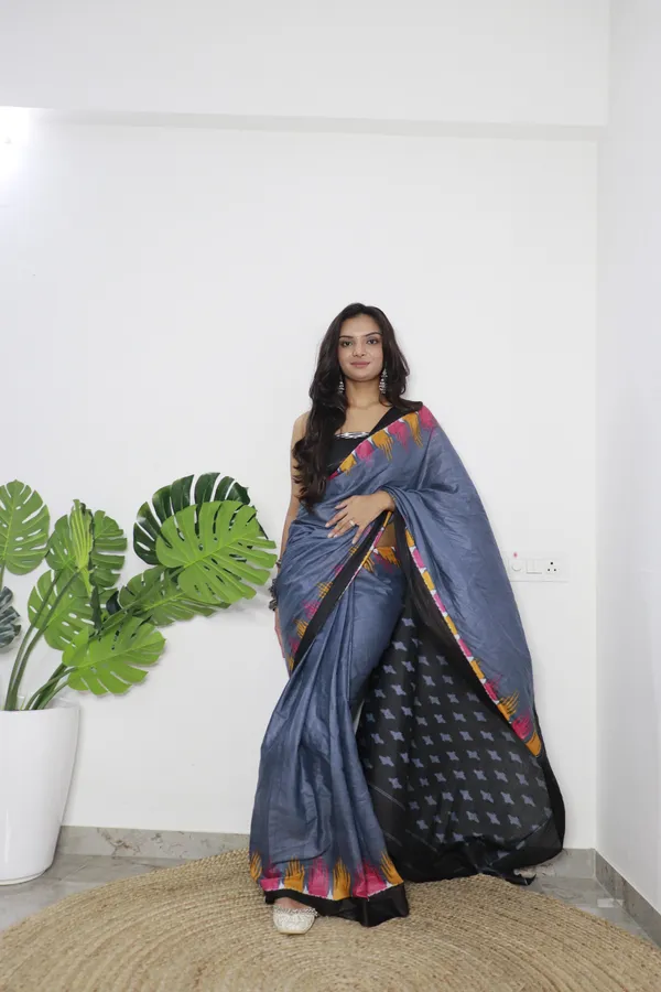 Grey_Ikkat_Print_Pure_mul_Cotton_Saree_With_Blouse_Piece_with_Unstiched_Blouse_Fabric