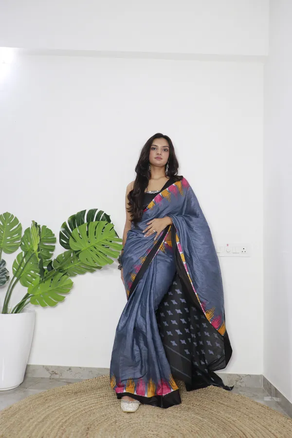 Grey_Ikkat_Print_Pure_mul_Cotton_Saree_With_Blouse_Piece_with_Unstiched_Blouse_Fabric