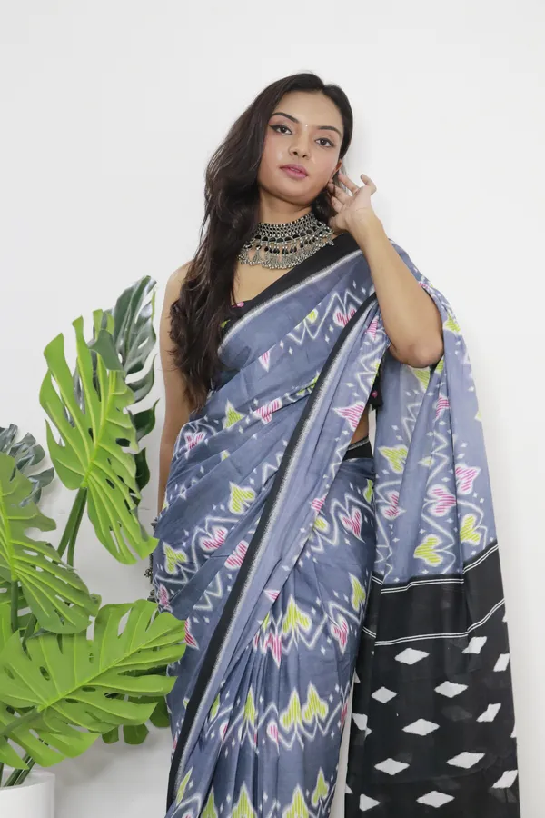 Grey_Ikkat_Print_Pure_mul_Cotton_Saree_With_Blouse_Piece_with_Unstiched_Blouse_Fabric
