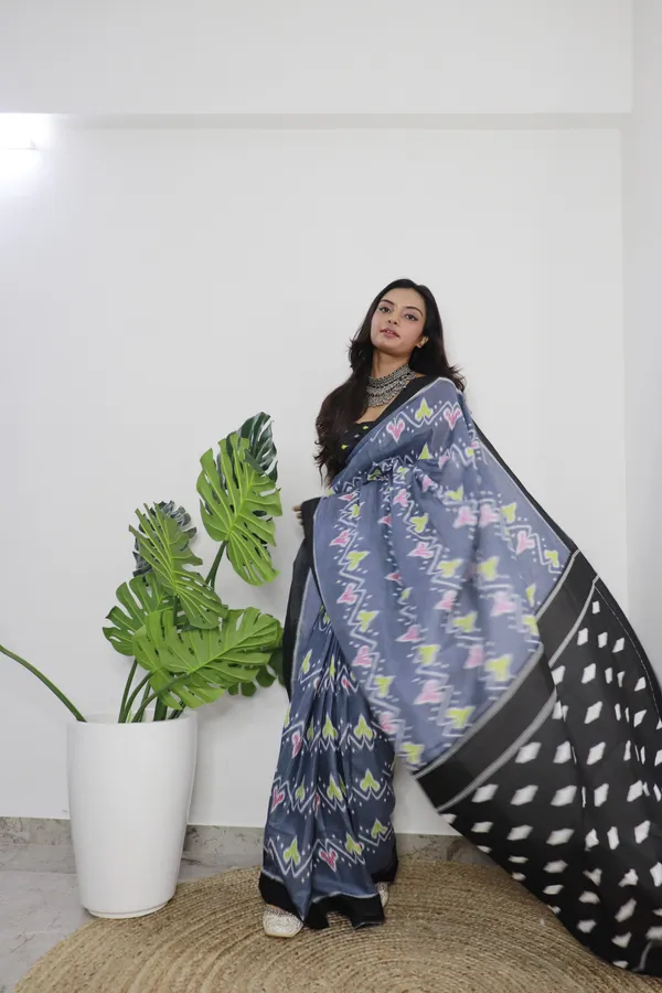 Grey_Ikkat_Print_Pure_mul_Cotton_Saree_With_Blouse_Piece_with_Unstiched_Blouse_Fabric