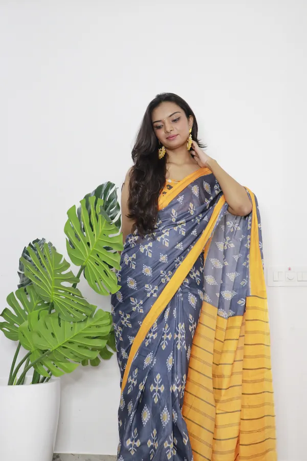 Grey_Ikkat_Print_Pure_mul_Cotton_Saree_With_Blouse_Piece_with_Unstiched_Blouse_Fabric
