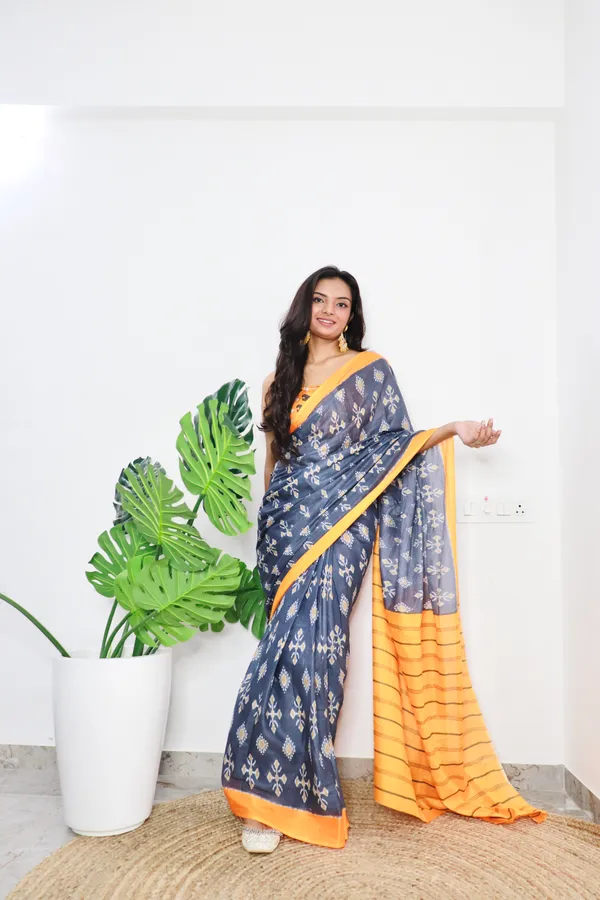 Grey_Ikkat_Print_Pure_mul_Cotton_Saree_With_Blouse_Piece_with_Unstiched_Blouse_Fabric