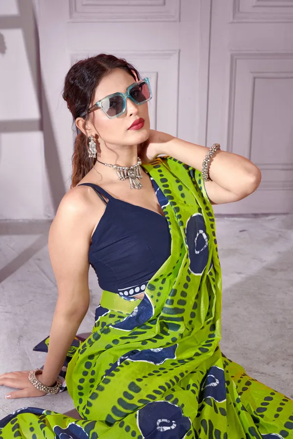 Handicraft_womens_Hand_Shibori_Print_Saree_Green_with_Unstiched_Blouse_Fabric