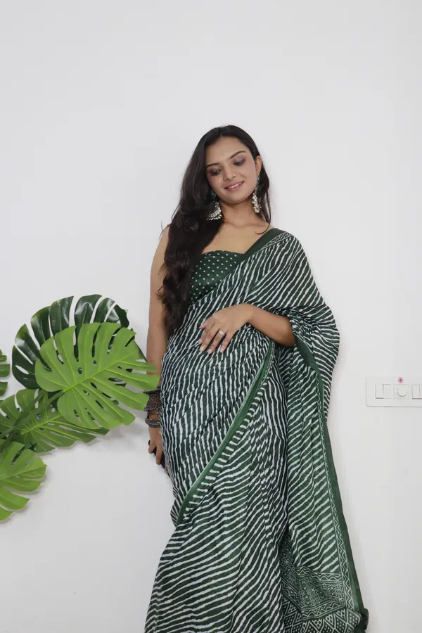 Green_Hand_Leriya_Print_Pure_mul_Cotton_Saree_With_Blouse_Piece_with_Unstiched_Blouse_Fabric