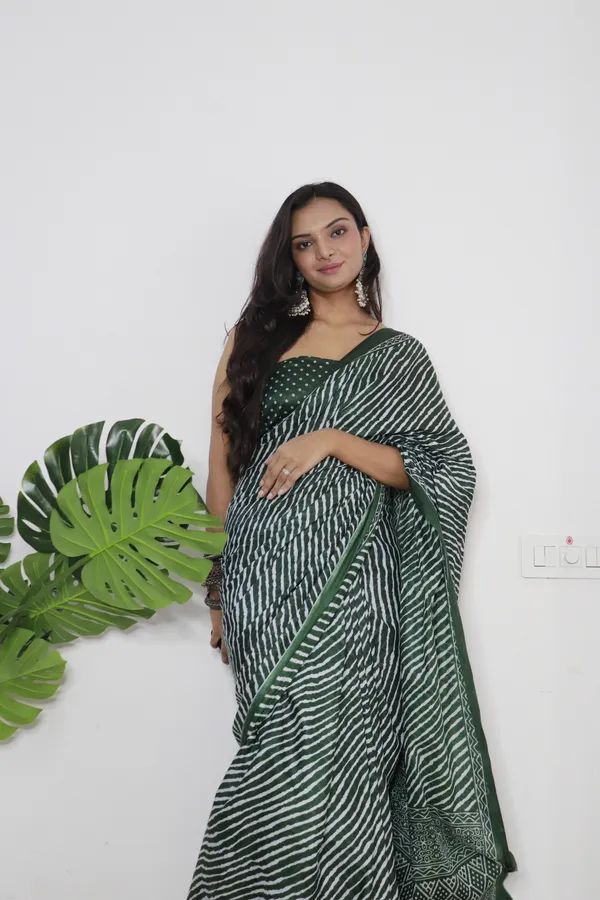 Green_Hand_Leriya_Print_Pure_mul_Cotton_Saree_With_Blouse_Piece_with_Unstiched_Blouse_Fabric