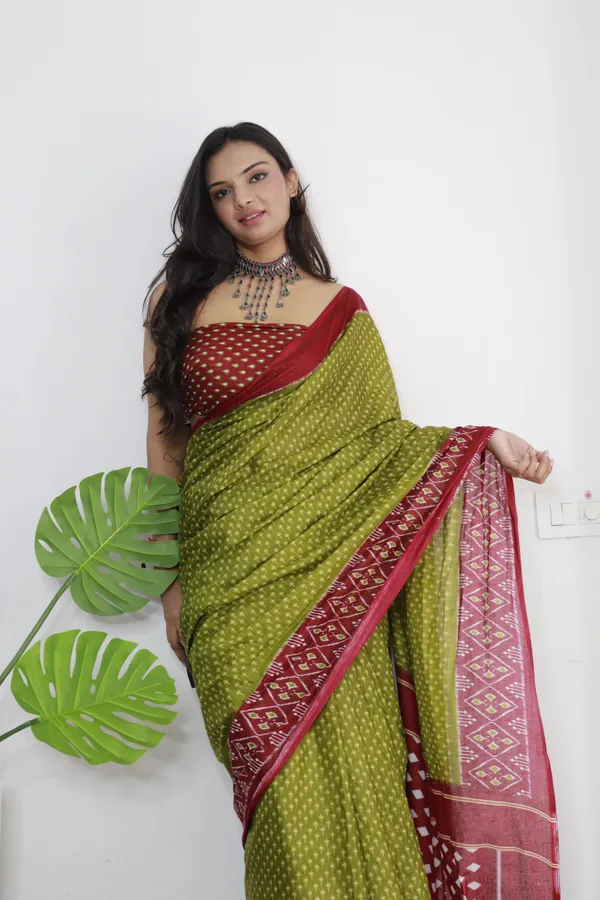 Green_Ikkat_Print_Pure_mul_Cotton_Saree_With_Blouse_Piece_with_Unstiched_Blouse_Fabric