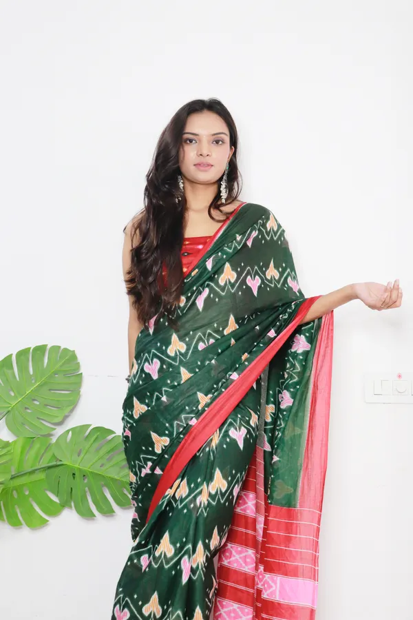 Green_Ikkat_Print_Pure_mul_Cotton_Saree_With_Blouse_Piece_with_Unstiched_Blouse_Fabric