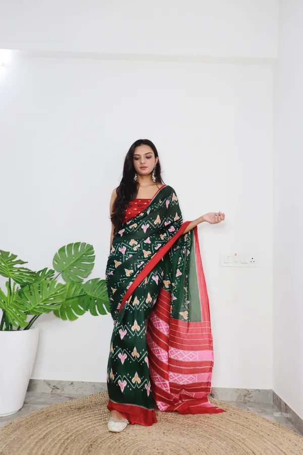 Green_Ikkat_Print_Pure_mul_Cotton_Saree_With_Blouse_Piece_with_Unstiched_Blouse_Fabric