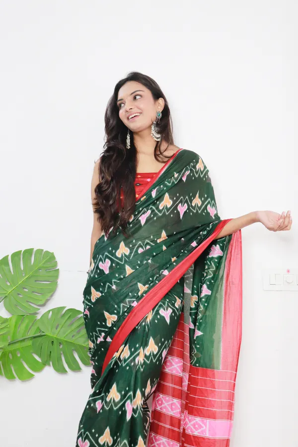Green_Ikkat_Print_Pure_mul_Cotton_Saree_With_Blouse_Piece_with_Unstiched_Blouse_Fabric