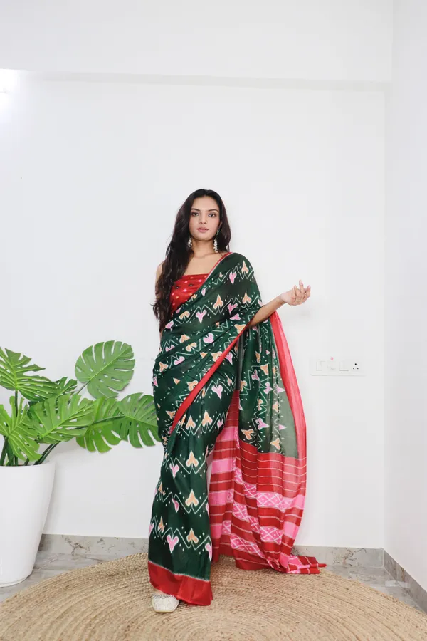 Green_Ikkat_Print_Pure_mul_Cotton_Saree_With_Blouse_Piece_with_Unstiched_Blouse_Fabric