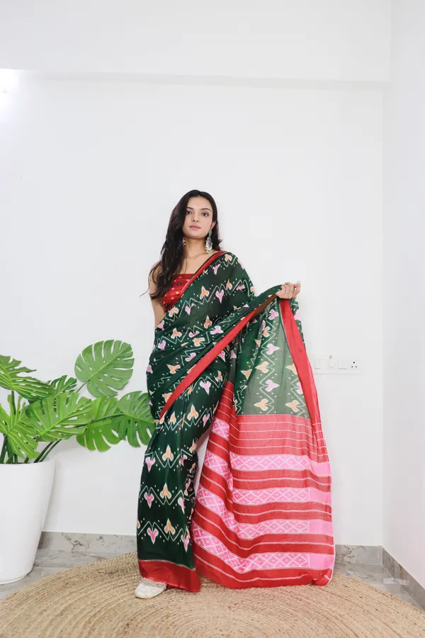 Green_Ikkat_Print_Pure_mul_Cotton_Saree_With_Blouse_Piece_with_Unstiched_Blouse_Fabric