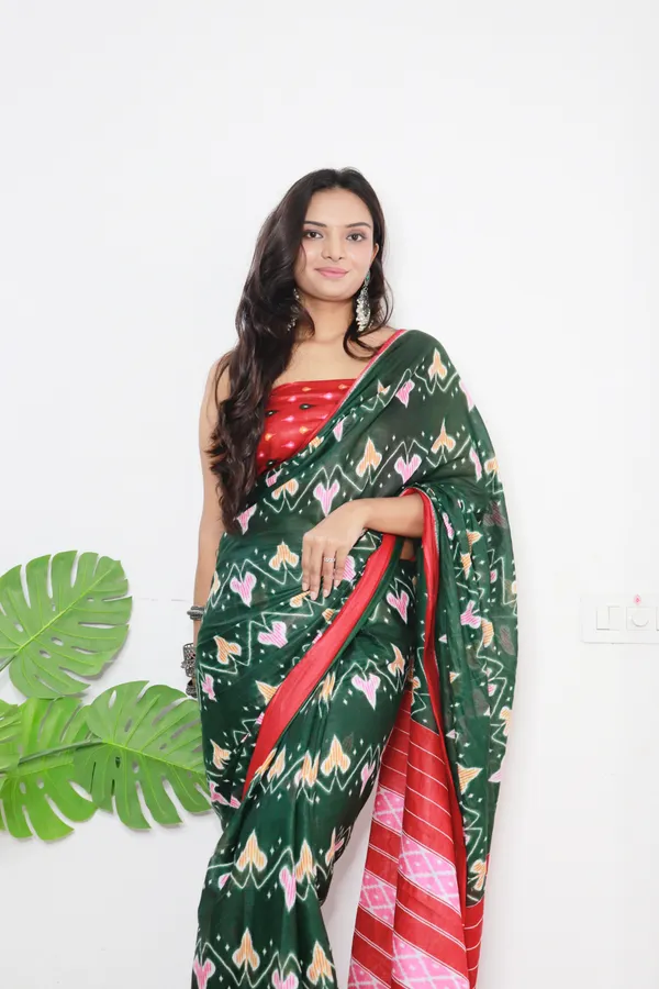 Green_Ikkat_Print_Pure_mul_Cotton_Saree_With_Blouse_Piece_with_Unstiched_Blouse_Fabric