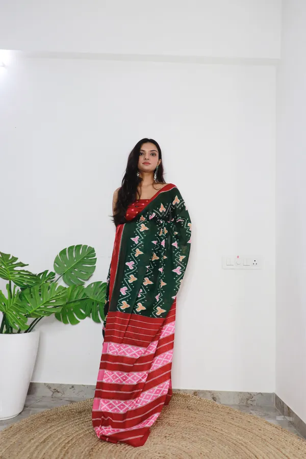 Green_Ikkat_Print_Pure_mul_Cotton_Saree_With_Blouse_Piece_with_Unstiched_Blouse_Fabric